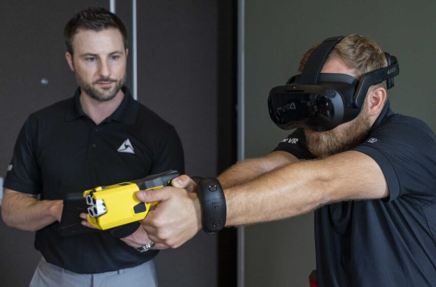  La realidad virtual pone al alcance de la policía el entrenamiento con pistolas Taser portátiles