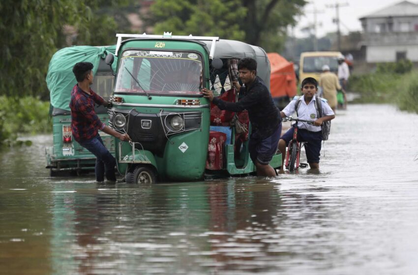  Las fuertes lluvias inundan partes de la India y Bangladesh