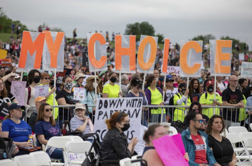  Los defensores del derecho al aborto se manifiestan furiosos por el futuro post-Roe