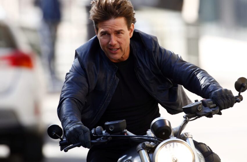  Mira cómo Tom Cruise conduce una moto por un acantilado en el nuevo tráiler de “Misión: Imposible’.