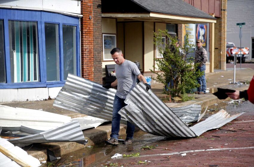  Una tienda de Alabama es arrasada por las tormentas que atraviesan el sureste del país