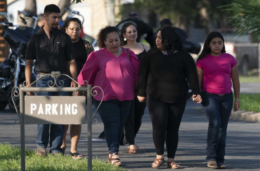  Uvalde llora y se despide en las visitas y los funerales