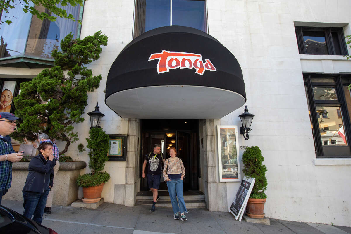 La entrada a la Sala Tonga en el Hotel Fairmont, en San Francisco, California, el 20 de mayo de 2022.