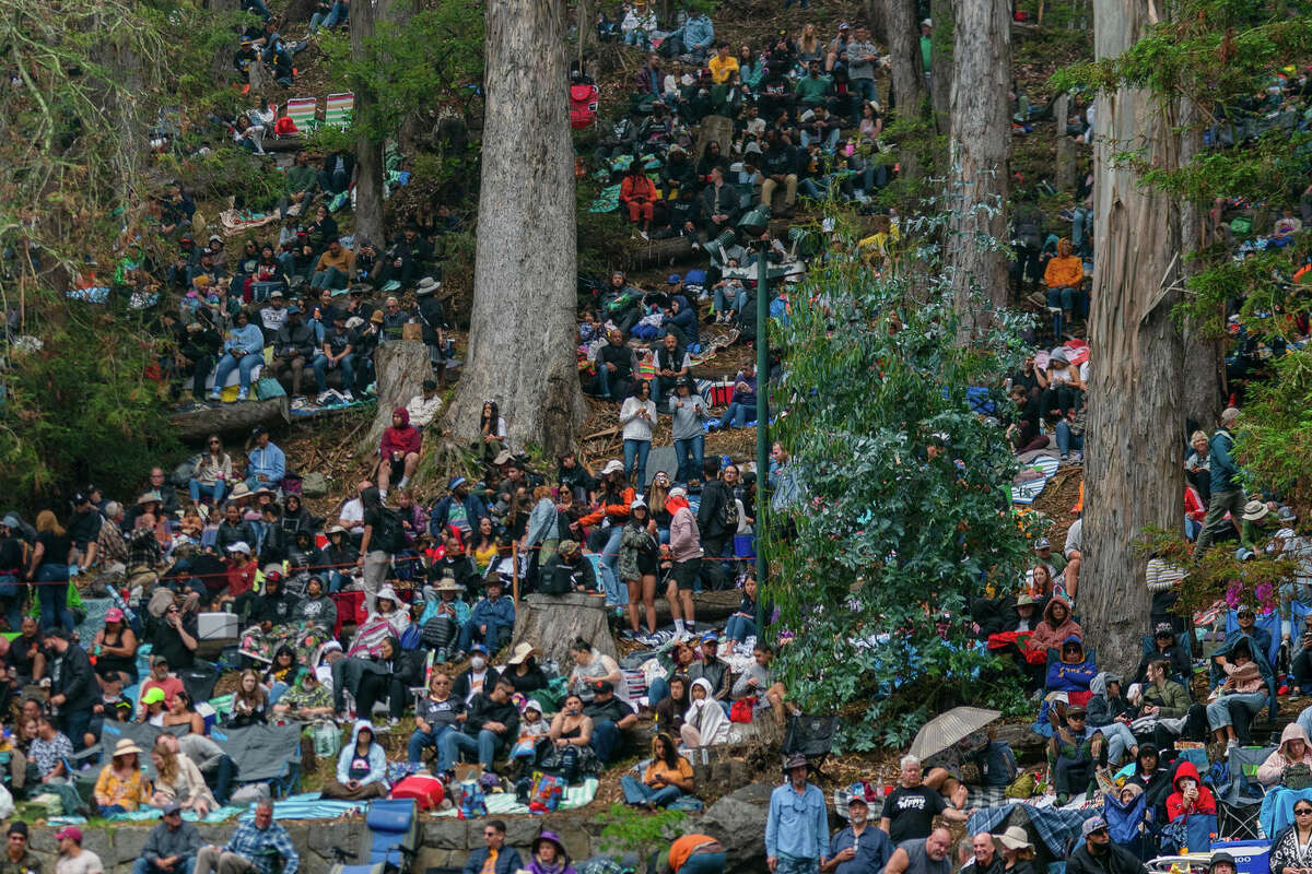 La multitud disfruta de Too $hort en el primer concierto del año en el 85º Festival Stern Grove en San Francisco el domingo 12 de junio de 2022. 
