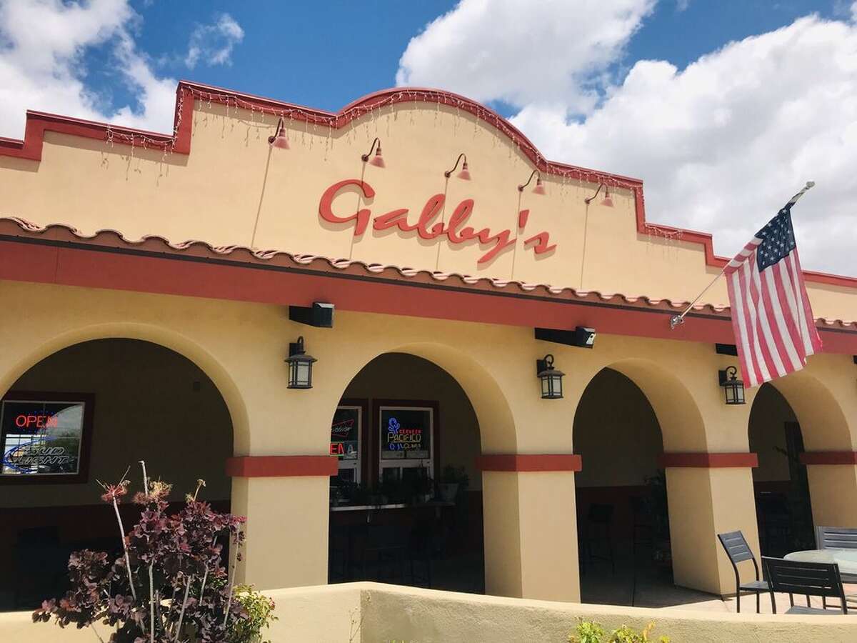 Gabby's, Lost Hills Se trata de un desvío de dos millas de la I-5, pero las enchiladas y flautas de este local mexicano hacen que valga la pena. Los burritos también son los favoritos del personal. 21172 Carretera. 46, (661) 797-9911