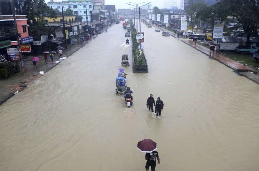  18 muertos en las inundaciones de India y Bangladesh; millones de personas sin hogar