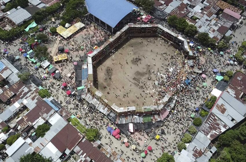  4 muertos al derrumbarse las gradas durante una corrida de toros en Colombia