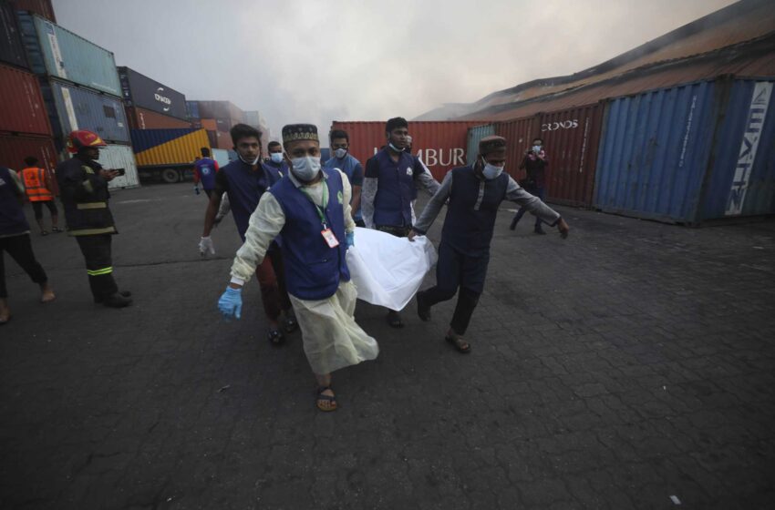  Al menos 38 muertos en un incendio en un depósito de contenedores de Bangladesh