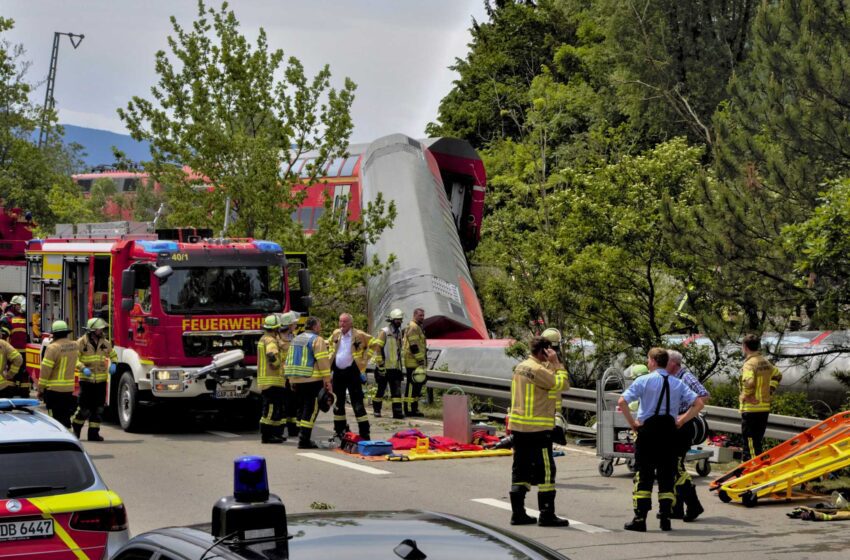  Al menos 4 muertos al descarrilar un tren en el sur de los Alpes alemanes
