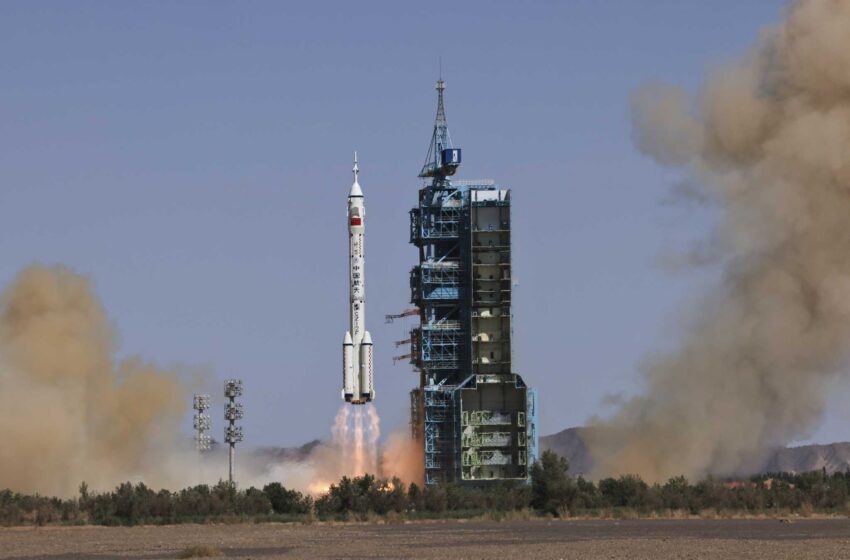  China lanza una misión para completar el montaje de la estación espacial