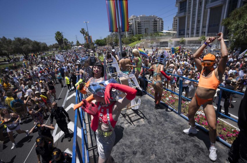 El desfile del orgullo en Tel Aviv atrae a decenas de miles de personas