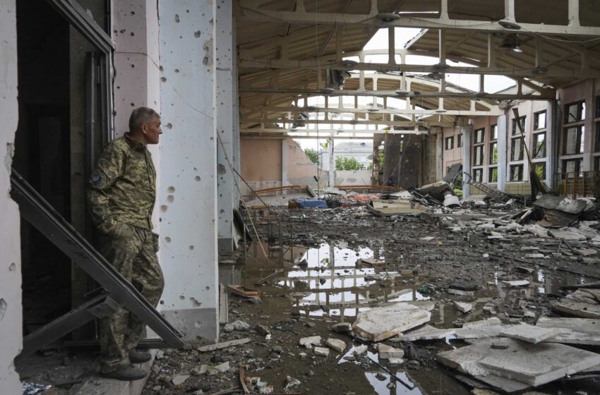  El ejército ucraniano abandona la maltrecha ciudad para dirigirse a posiciones fortificadas