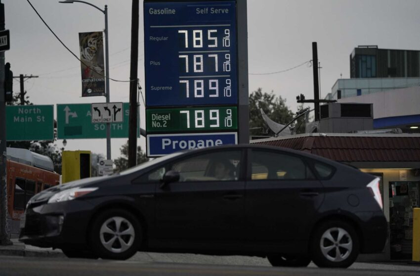  El gobernador de California y los legisladores están cerca de llegar a un acuerdo sobre la rebaja del impuesto sobre la gasolina