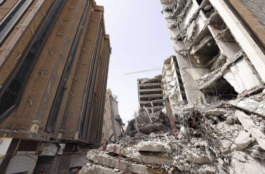  El número de muertos en el derrumbe de un edificio en Irán se eleva a al menos 38