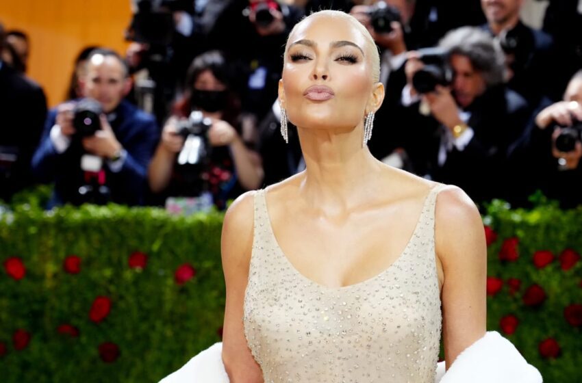  El vestido de Marilyn Monroe está ‘hecho jirones’ tras la salida de Kim Kardashian en la Gala del Met, dice un superfan