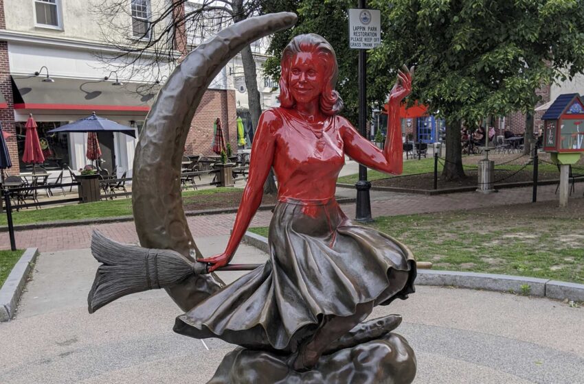  Estatua de ‘Embrujada’ en Salem vandalizada con pintura roja