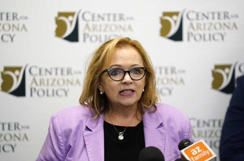  Grupos buscan frenar la ley de “personificación” de Arizona tras la caída de Roe