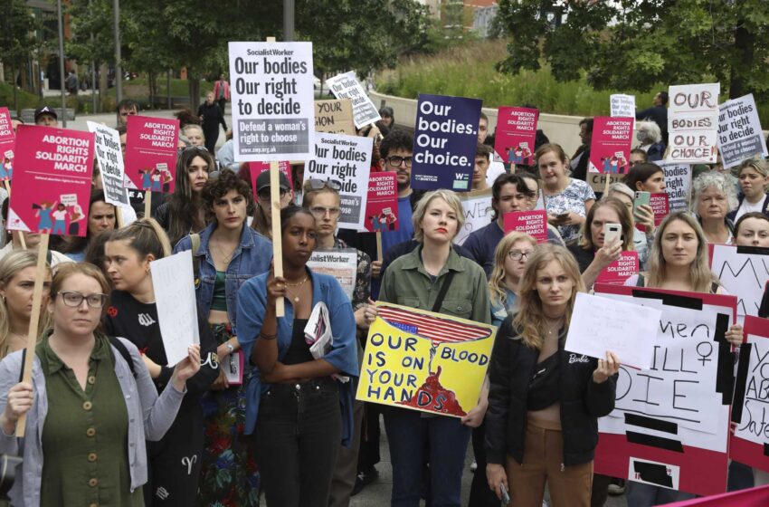  La sentencia sobre el aborto en EE.UU. provoca un debate mundial y polariza a los activistas
