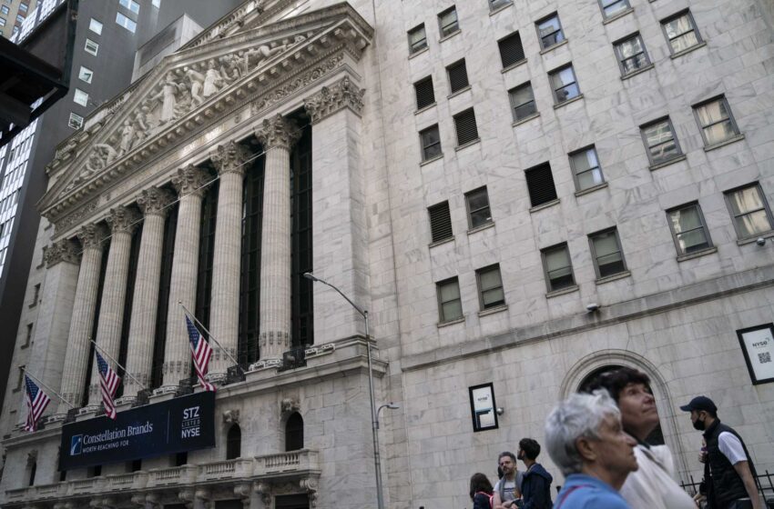  Las primeras ganancias de las acciones se desvanecen en Wall Street mientras los rendimientos de los bonos suben