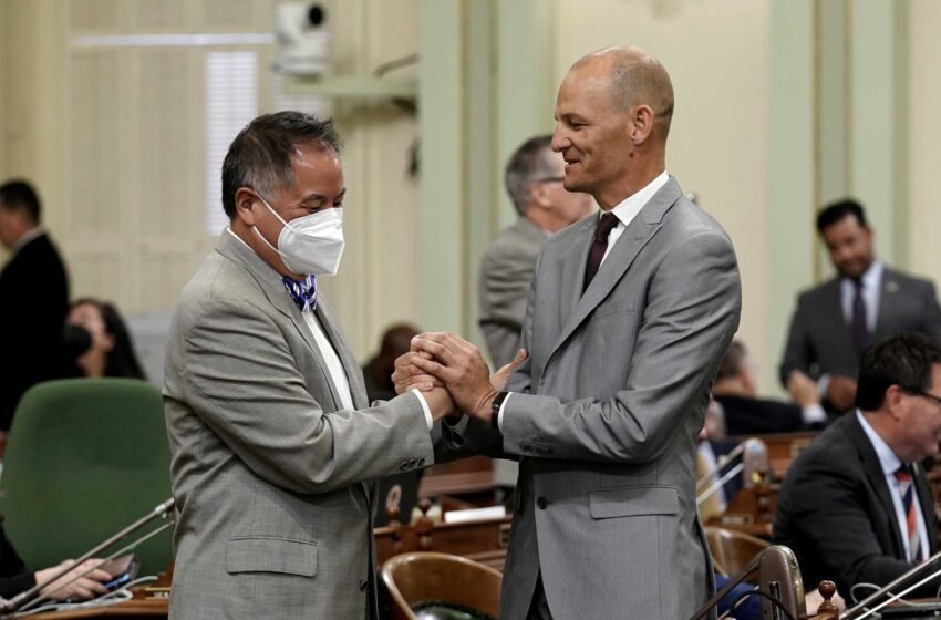  Los legisladores de California aprueban el presupuesto a pesar de las objeciones del gobernador