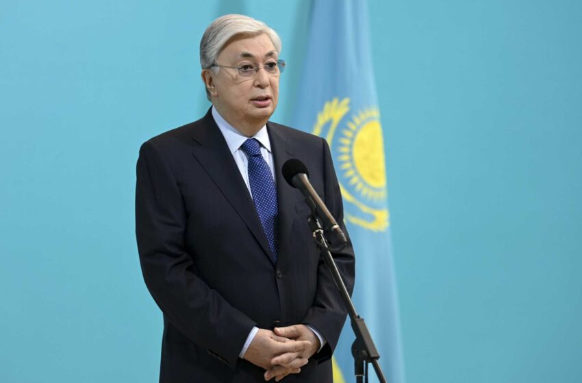 Los votantes de Kazajstán votan para modificar la constitución