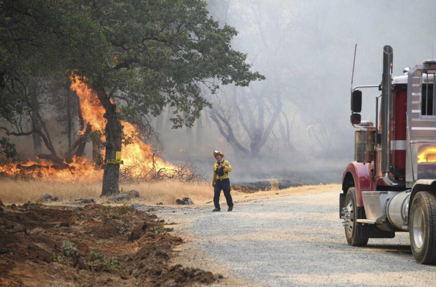  Un incendio forestal en el norte de California amenaza 500 edificios