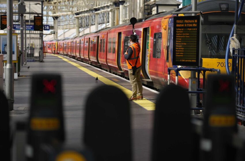  Ya estamos otra vez: La huelga paraliza los trenes del Reino Unido por tercer día