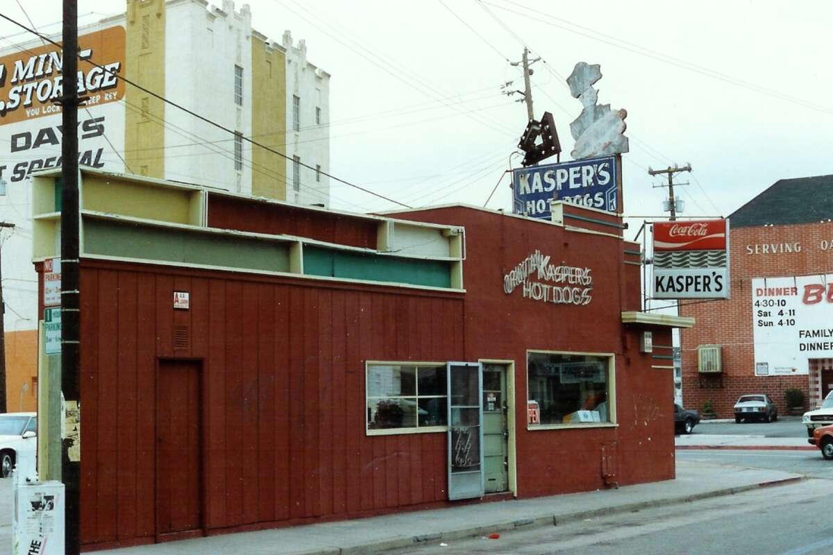 Una fotografía sin fecha muestra la ubicación original de Kasper's Hot Dogs en 4521 Telegraph Ave. en Oakland. 