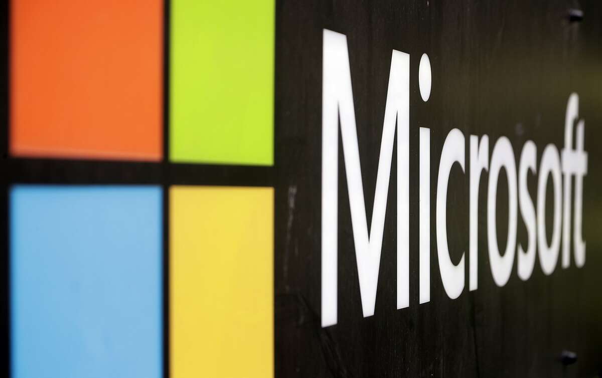 En esta fotografía de archivo del miércoles 3 de febrero de 2021, se muestra el logotipo de la empresa Microsoft en sus oficinas de Sídney.