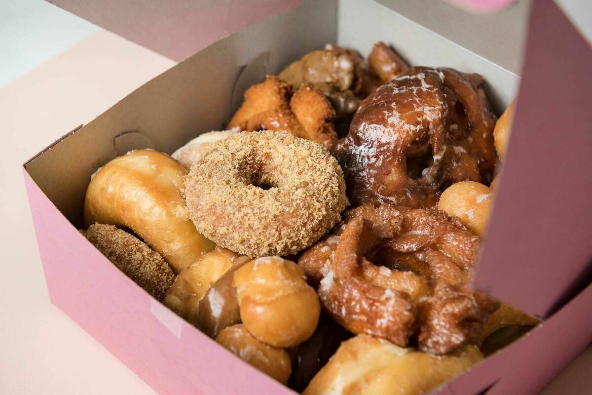 Bob's Donuts es un negocio operado y de propiedad familiar que ha sido una marca comercial de SF desde los años 60.