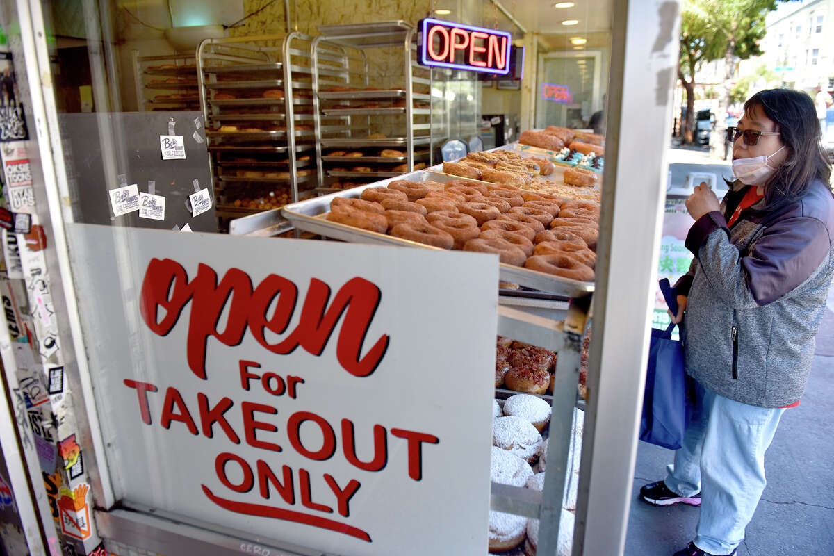 Bob's Donuts es un negocio operado y de propiedad familiar que ha sido una marca comercial de SF desde los años 60.