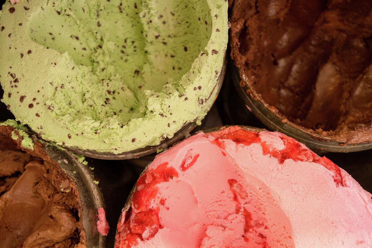 Varios helados listos para servir a los clientes en Swensen's en Russian Hill el jueves 7 de julio de 2022. 
