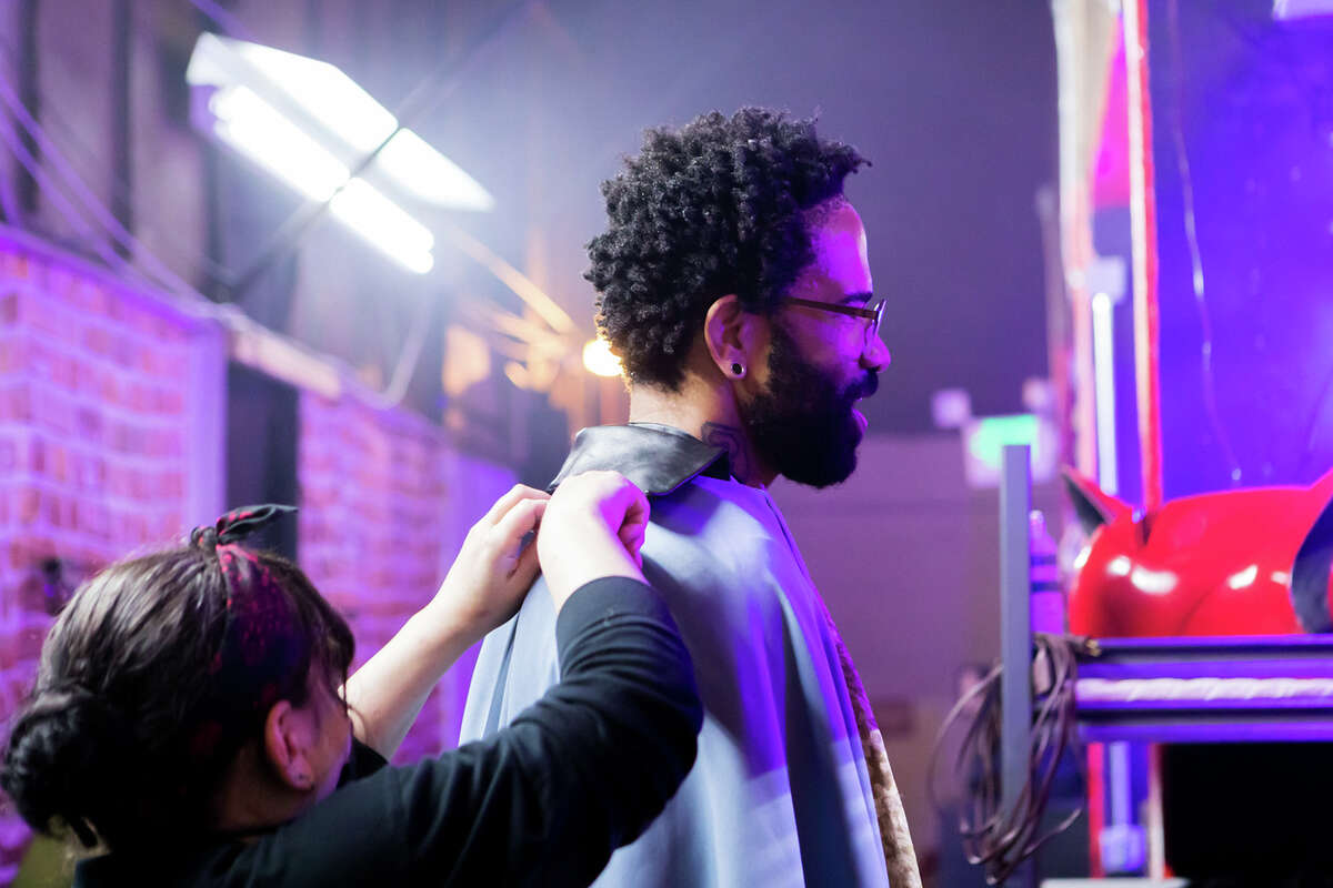 Entre bastidores en la producción de The Empire Strips Back en el Great Star Theatre de San Francisco, California, el 14 de julio de 2022.