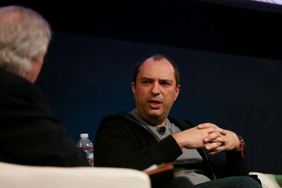 El cofundador y ex director ejecutivo de WhatsApp, Jan Koum, se dirige a la audiencia durante Science Channel's "Silicon Valley: la historia no contada" proyección en el Computer History Museum el 17 de enero de 2018, en Mountain View, California. 