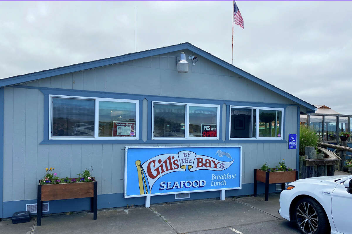 Gill's by the Bay ha estado abierto en King Salmon, California, desde 1990.