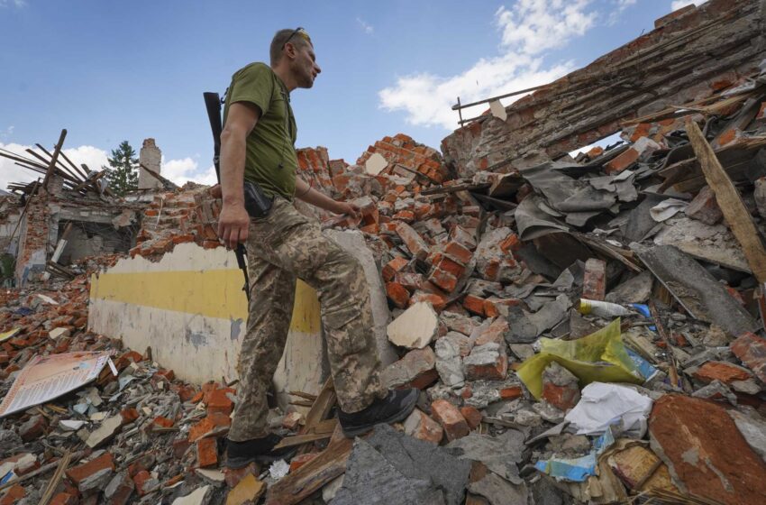  7 muertos en Ucrania mientras Rusia bombardea una provincia reclamada por los rebeldes