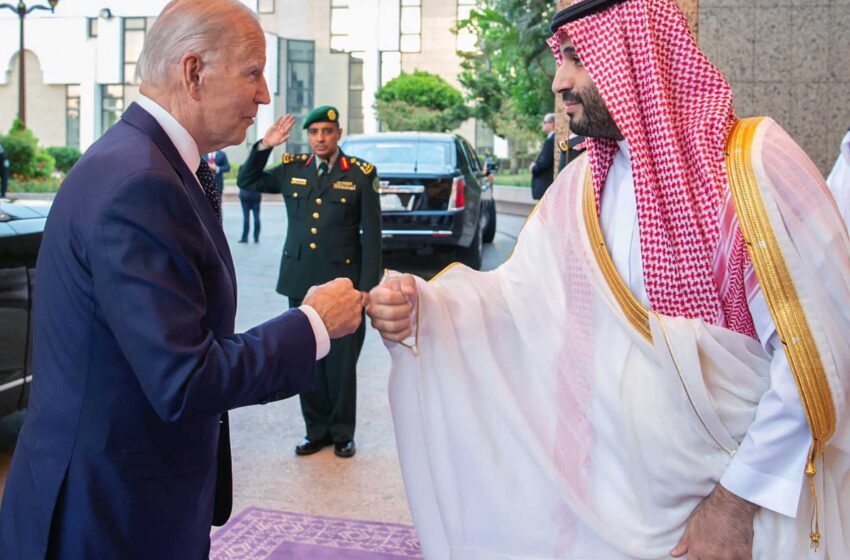  Biden y el príncipe heredero saudí comienzan su gran reunión chocando los puños