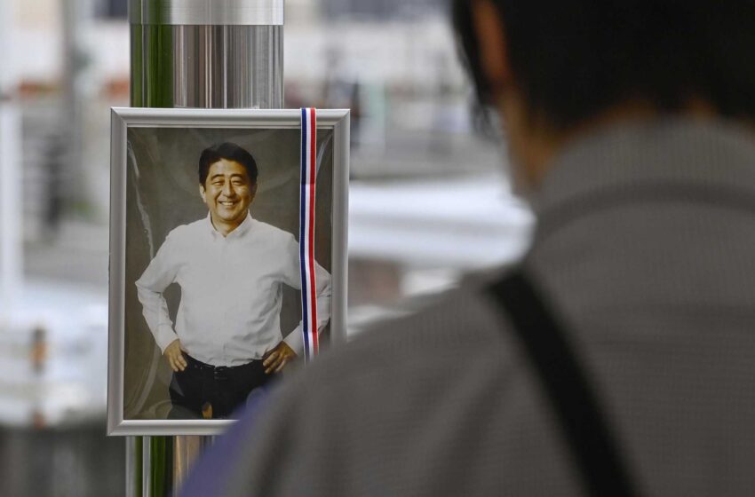 Comienza la investigación policial sobre el fallo de seguridad de Abe mientras la gente está de luto