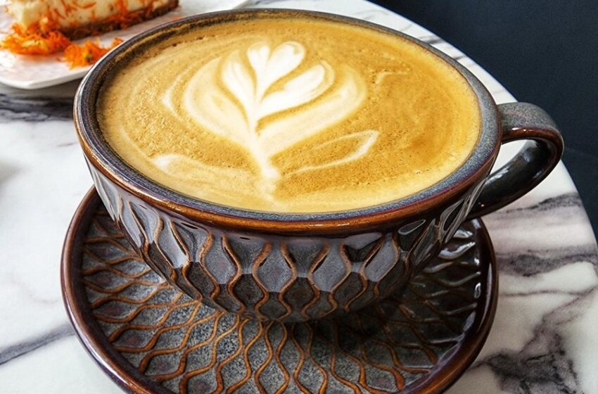  Delah Coffee de SF se opone a la tendencia del café para llevar con un enfoque tradicional yemení