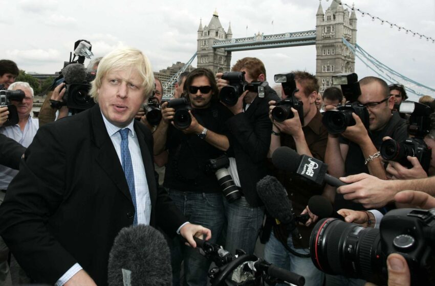  El asediado primer ministro del Reino Unido, Boris Johnson, acepta dimitir
