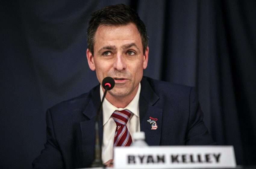  La demanda busca prohibir a Ryan Kelley de la boleta electoral de Mich. para el 6 de enero