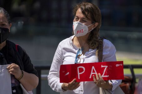 Los jesuitas en un momento de silencio en México por los sacerdotes asesinados