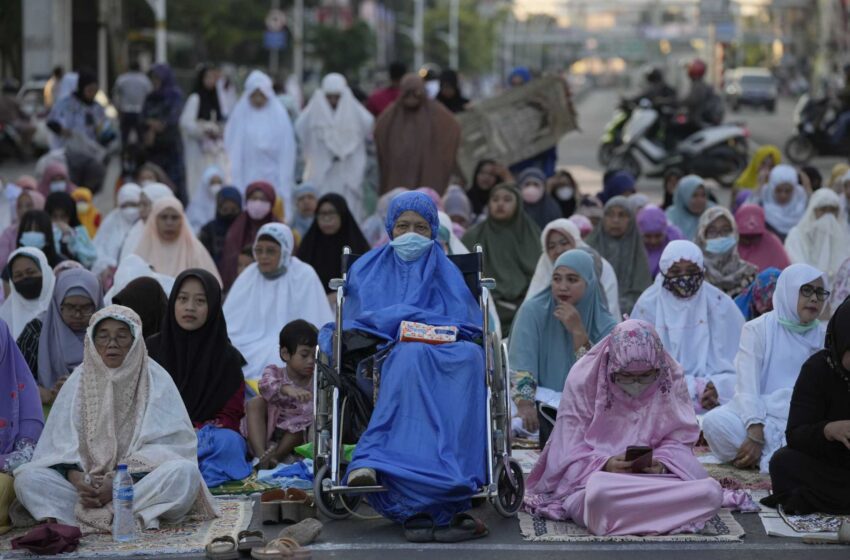  Los musulmanes indonesios celebran el Eid al-Adha en medio del brote de fiebre aftosa