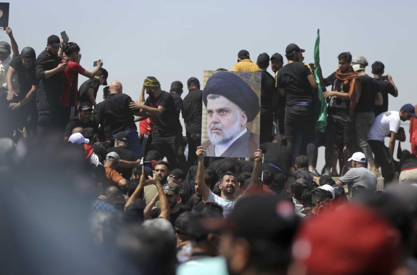  Manifestantes iraquíes irrumpen en el edificio del Parlamento en Bagdad