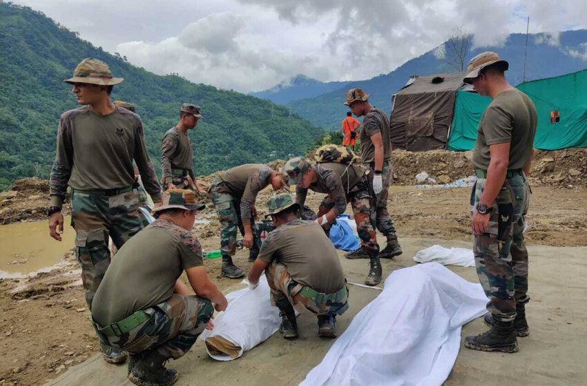  Los equipos de rescate recuperan 26 muertos en un corrimiento de tierras en el noreste de la India