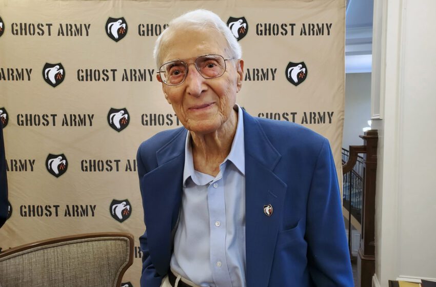  Veterano de Carolina del Norte honrado por su papel secreto en el “Ejército Fantasma” de la Segunda Guerra Mundial