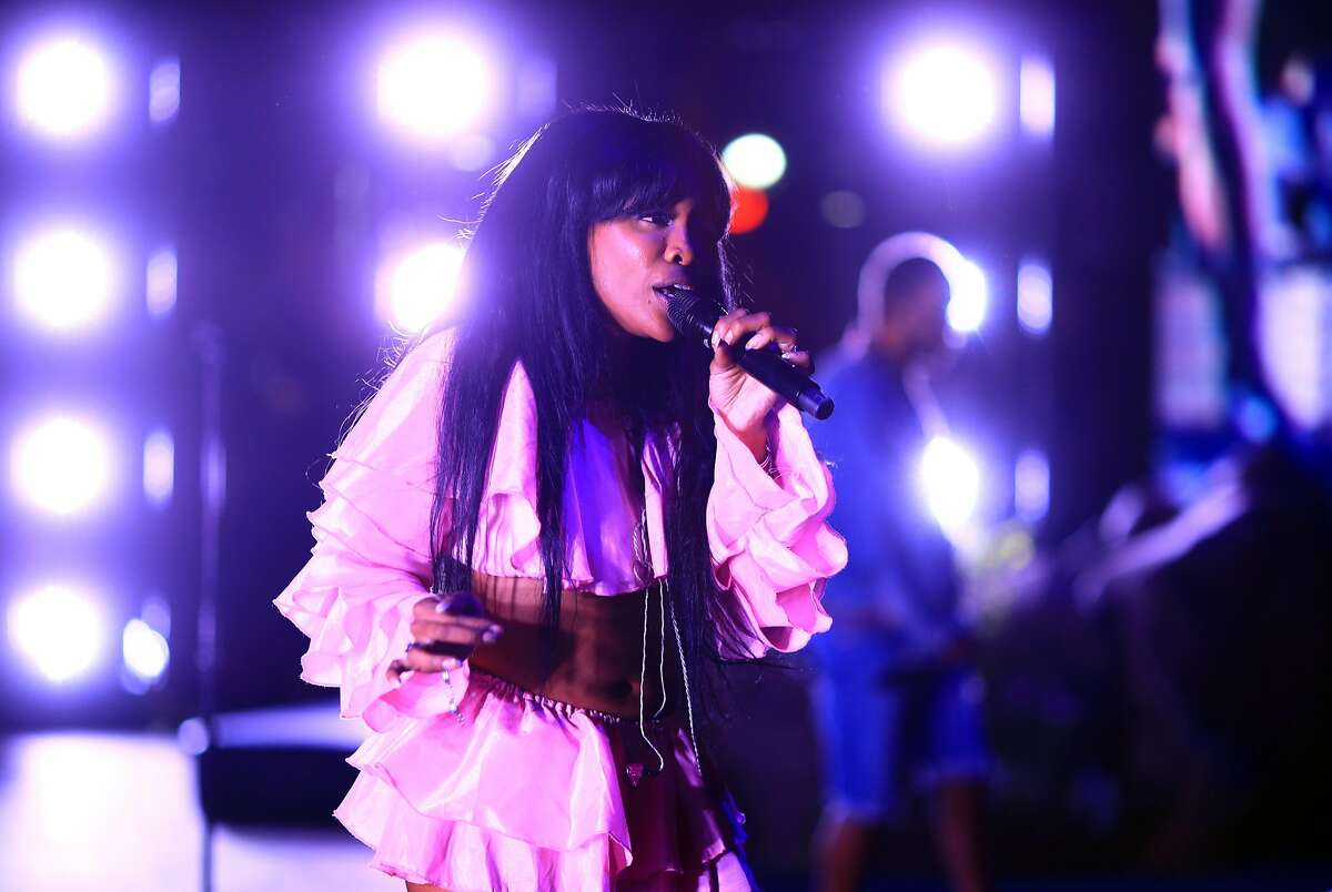 SZA se presenta en el escenario durante el Festival de Música y Artes de Coachella Valley 2018 en el Empire Polo Field el 13 de abril de 2018 en Indio, California.