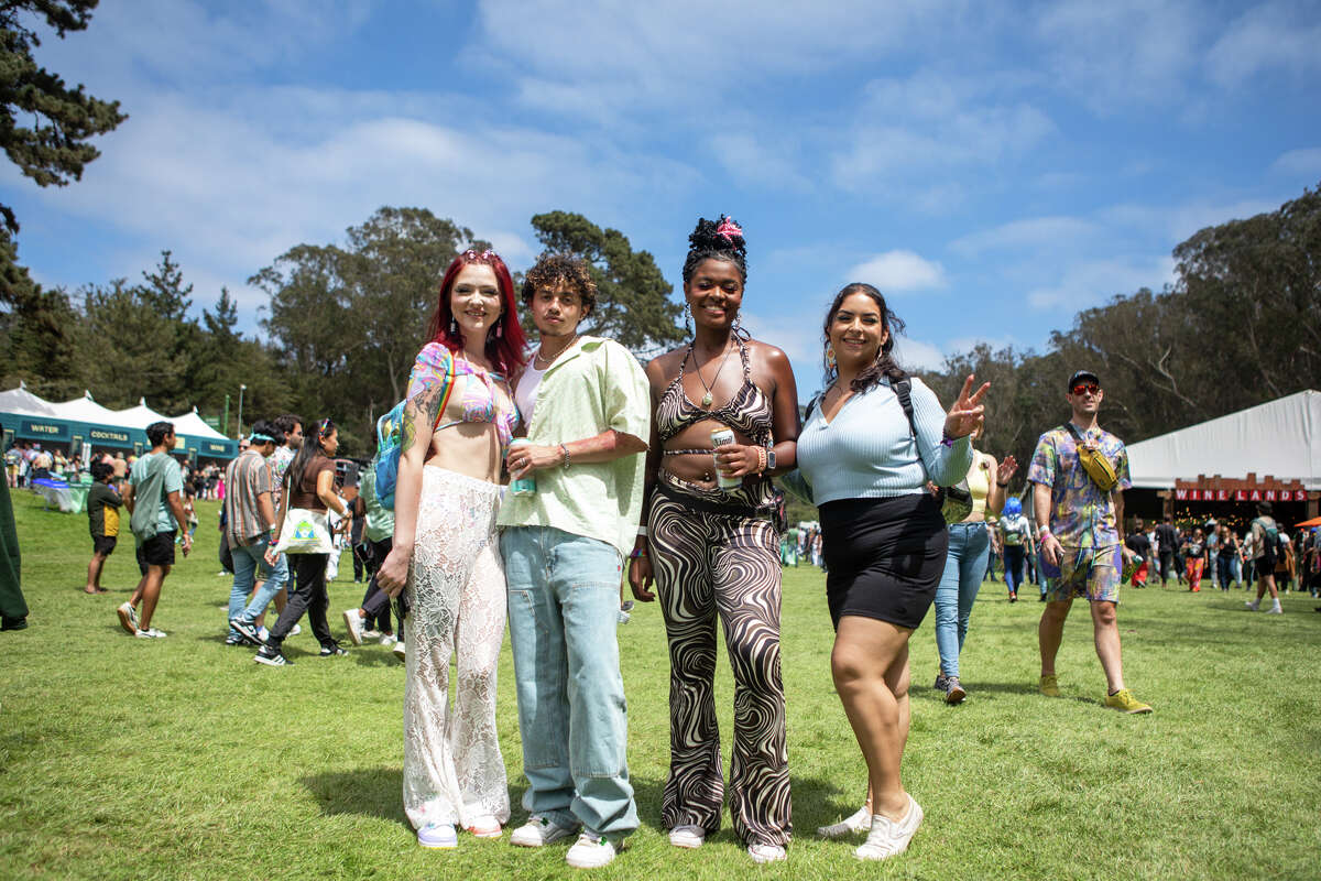 (De izquierda a derecha) Katie Jeremy, Jaiden Hernandez, Ashley Johnson y Viviana Hermosillo en Outside Lands en Golden Gate Park en San Francisco, California, el 6 de agosto de 2022.