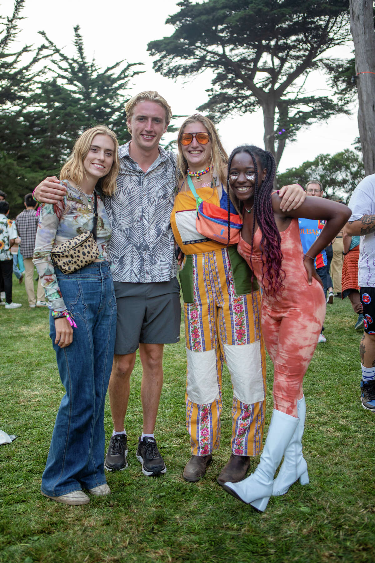 (De izquierda a derecha) Anna McNulty, Jackson Purell, Ira Nates y Jaelen Sobers en Outside Lands en Golden Gate Park en San Francisco, California, el 5 de agosto de 2022.