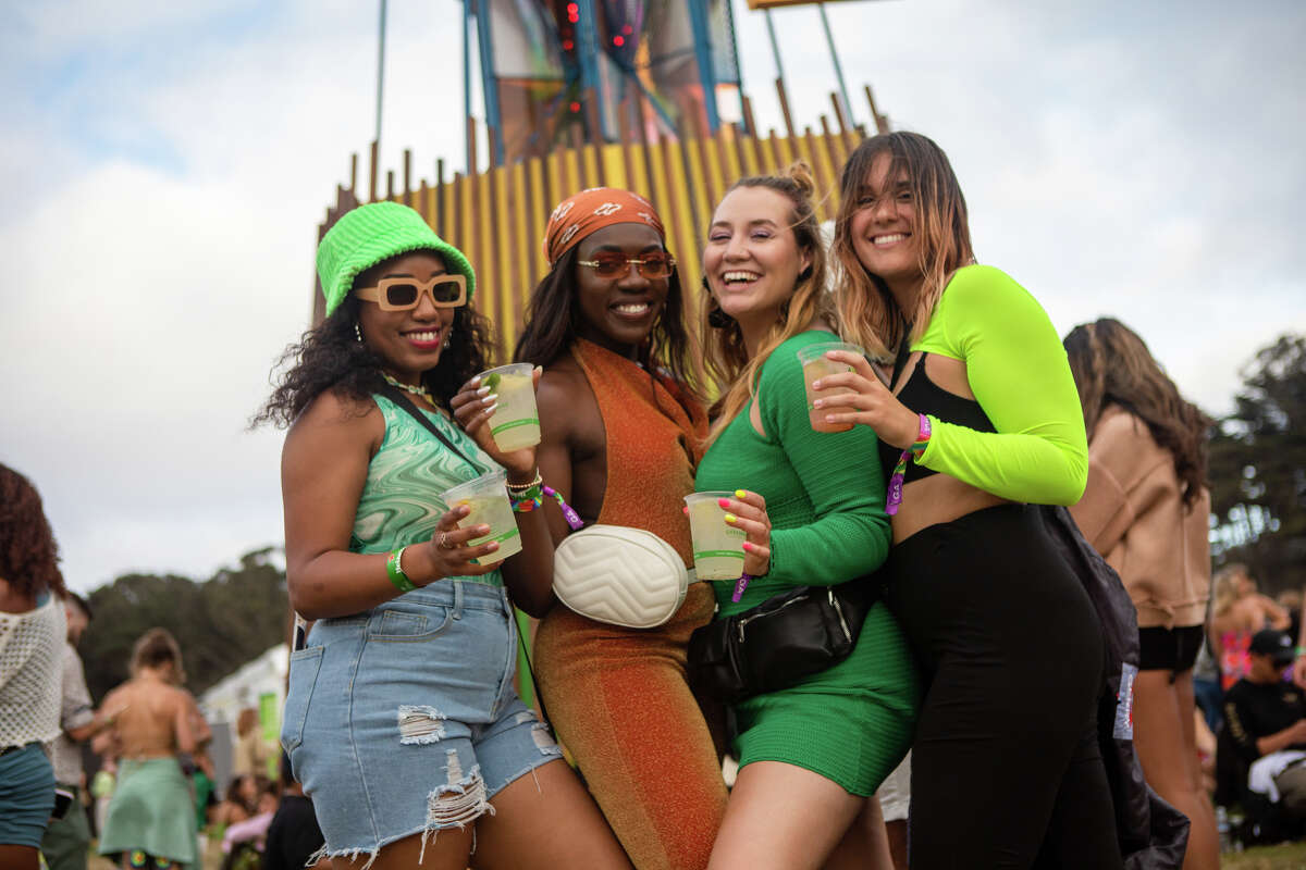 (De izquierda a derecha) Janel Chante, Nkeiruka Medani, Mikayla Tencer y Arleen Lahmann en Outside Lands en Golden Gate Park en San Francisco, California, el 5 de agosto de 2022.